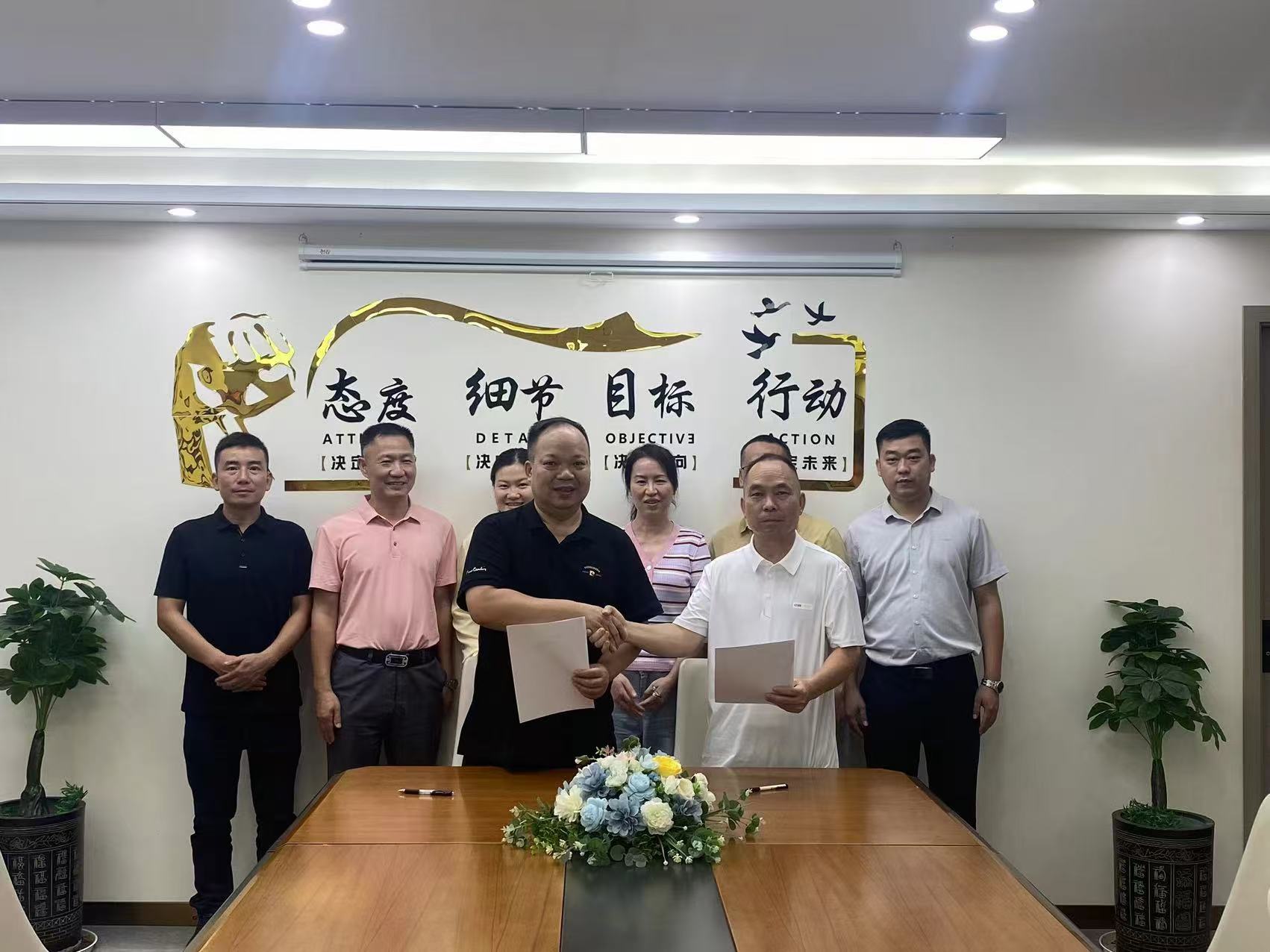 签署战略合作框架协议2.jpg